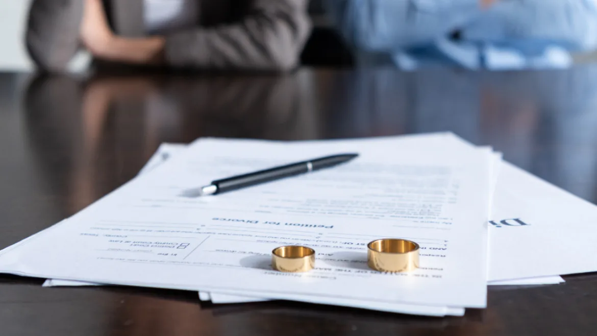 Divorce Financial Planning: Managing Debt During a Divorce 